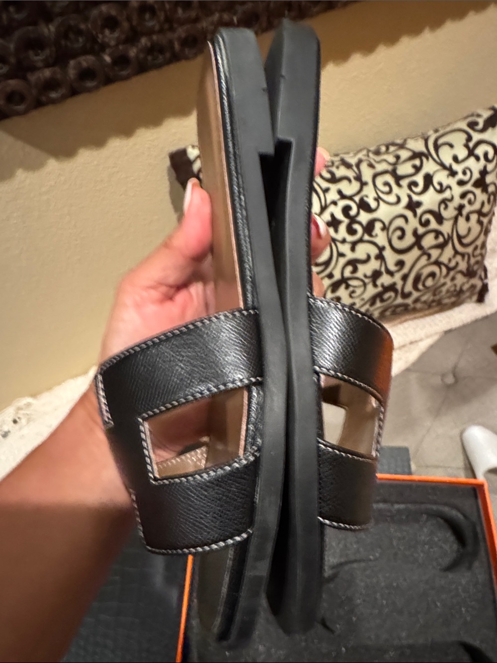 H Black Slide Sandals - Stylish Casual Slip-On - Picture 12 of 13